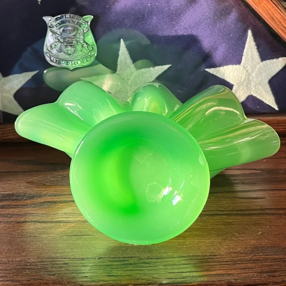 .Vintage FENTON Jade Green Satin Glass Fan Vase Urn Jadeite Style, 90 yrs old